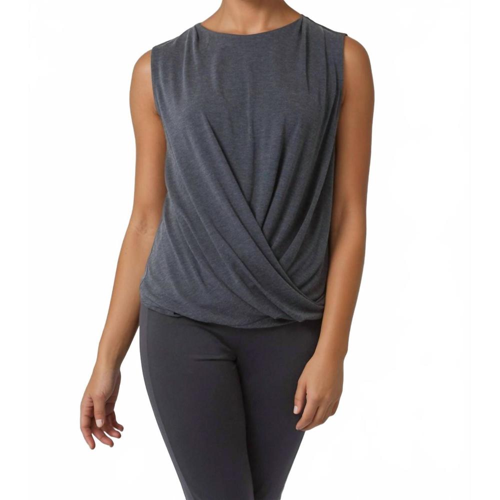 NEW BUKI boss babe t-shirt in charcoal gray